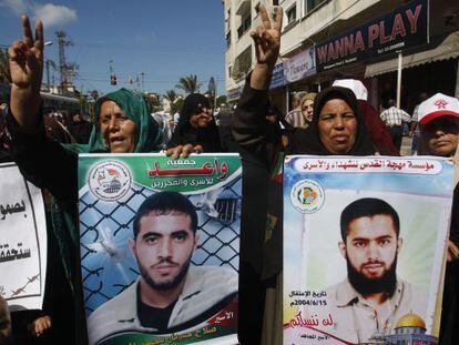 Palestinos participan en una marcha de solidaridad en Gaza