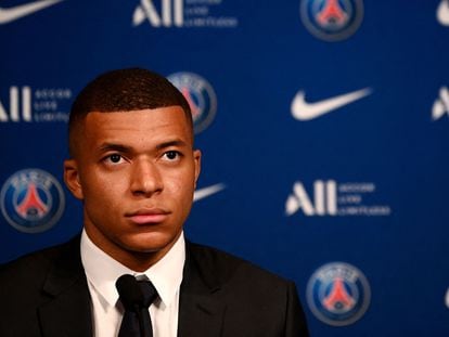 El jugador del PSG Kylian Mbappé, en 2022 tras anunciar que se quedaba en el equipo hasta 2025.