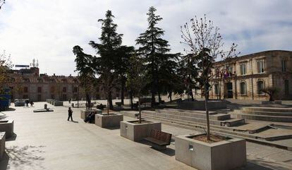 Plaza de España de San Fernando con las viviendas rehabilitadas, pero sin habitar