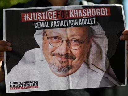 Un cartel que reclama justicia para Jamal Khashoggi, el pasado febrero en una protesta frente al consulado saudí de Estambul.
