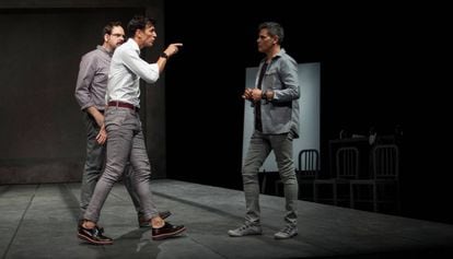 De izquierda a derecha, Jorge Us&oacute;n, Crist&oacute;bal Su&aacute;rez y Roberto Enr&iacute;quez, en el montaje del Teatro Pav&oacute;n Kamikaze.