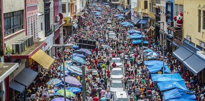 Calle comercial en el centro de São Paulo.
