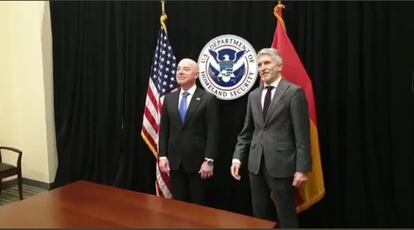 El secretario del Departamento de Seguridad Nacional, Alejandro Mayorkas, y el ministro del Interior, Fernando Grande-Marlaska, en su encuentro el pasado miércoles en Washington.
MINISTERIO DEL INTERIOR
23/02/2022