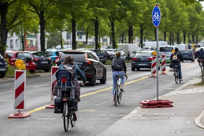 Carriles bici provisionales instalados en Berlín.