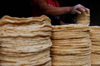 Tortillas de maíz en un punto de venta en la Ciudad de México.