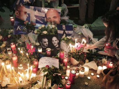 El asesinato a tiros de dos militantes neonazis eleva la tensión en Grecia