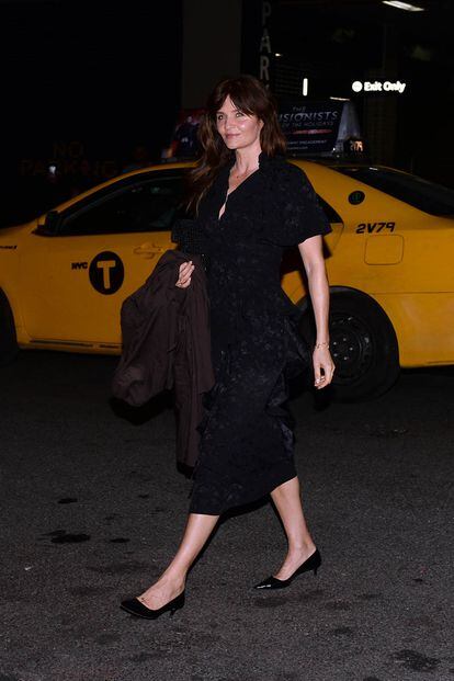 Helena Christensen llegó a la fiesta vestida con un look total black.