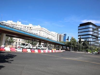 Paso elevado de Joaquín Costa cortado al tráfico este jueves