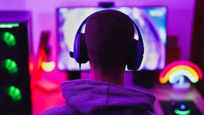 Plataformas nuevas como Twitch, una red social diseñada para las retransmisiones en directo de jugadores de videojuegos, permiten a las empresas, pero también a los políticos y los artistas, transmitir sus mensajes al público más joven.