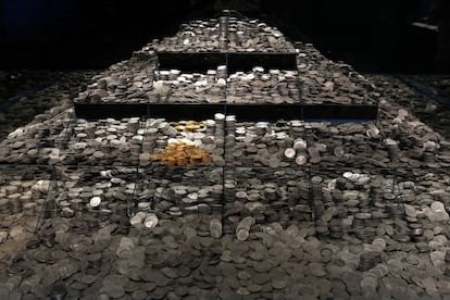 Unas 30.000 monedas de plata, además de algunas de oro, restauradas para una exposición en Madrid en 2014. Son solo una parte de las 500.000 que la empresa de arqueología submarina Odyssey expolió de la fragata 'Mercedes'.