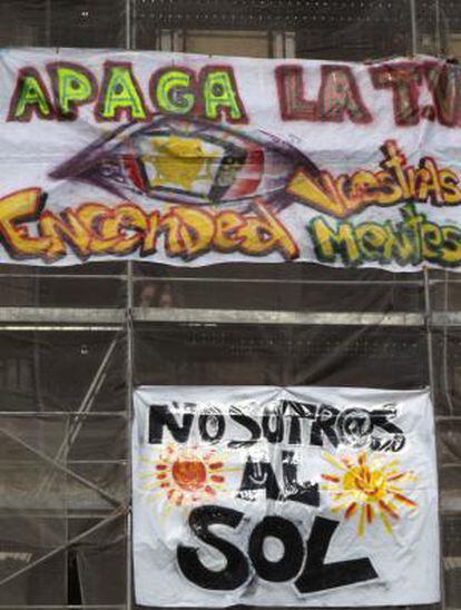 Pancartas en el epicentro de la protesta.