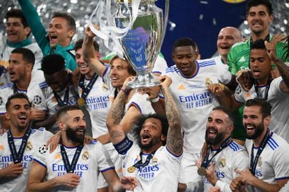 Los jugadores del Real Madrid celebran el título. 