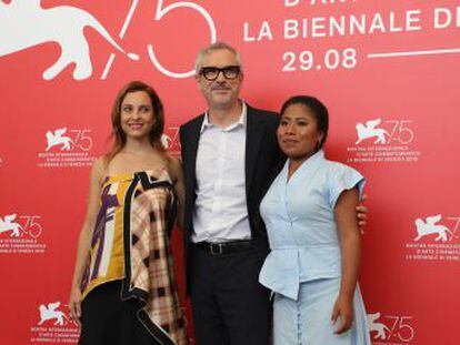 El cineasta es ovacionado por ‘Roma’, relato íntimo de su infancia en México. Yorgos Lanthimos lleva su sello al cine de época con ‘La Favorita’