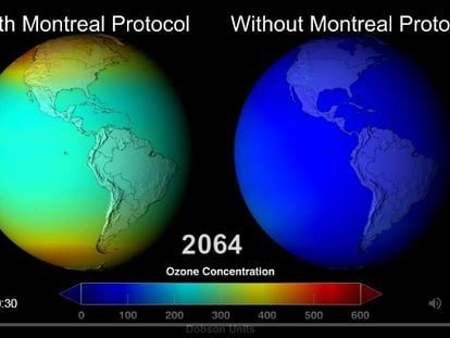 Simulación sobre qué habría ocurrido con la capa de ozono sin y con el Protocolo de Montreal.