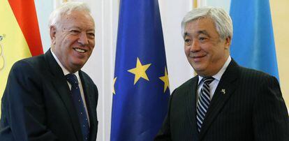 Margallo y su hom&oacute;logo kazajo, Erlan Idrissov.