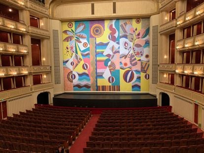 La artista brasileña Beatriz Milhazes decorará el telón de la Ópera de Viena esta temporada con su obra 'Pink Sunshine'. Un diseño con el que muestra su pasión por la música y rinde homenaje a lo que considera un lugar mágico.