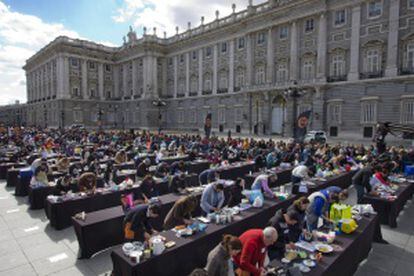 Selección de los participantes de 'Master chef' en la plaza de Oriente de Madrid