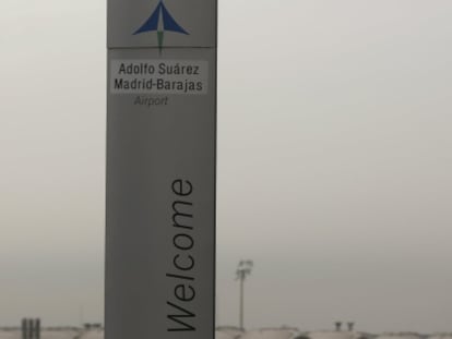 Logo de Aena en la Terminal 4 del Aeropuerto Adolfo Suarez Madrid-Barajas en Madrid.