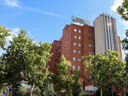 El Hospital San Pedro de Alcántara de Cáceres, donde seis personas han sido ingresadas por la legionela, este martes.