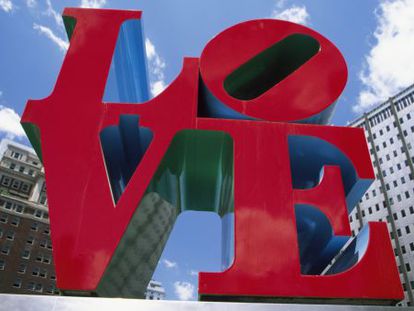 Escultura de Robert Indiana que representa la palabra 'love' en Filadelfia.