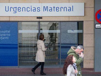 Puerta de urgencias del hospital materno infantil Virgen de la Arrixaca de Murcia.
