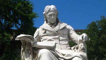L'estàtua de Wilhelm von Humboldt a la universitat que duu el seu nom a Berlín.