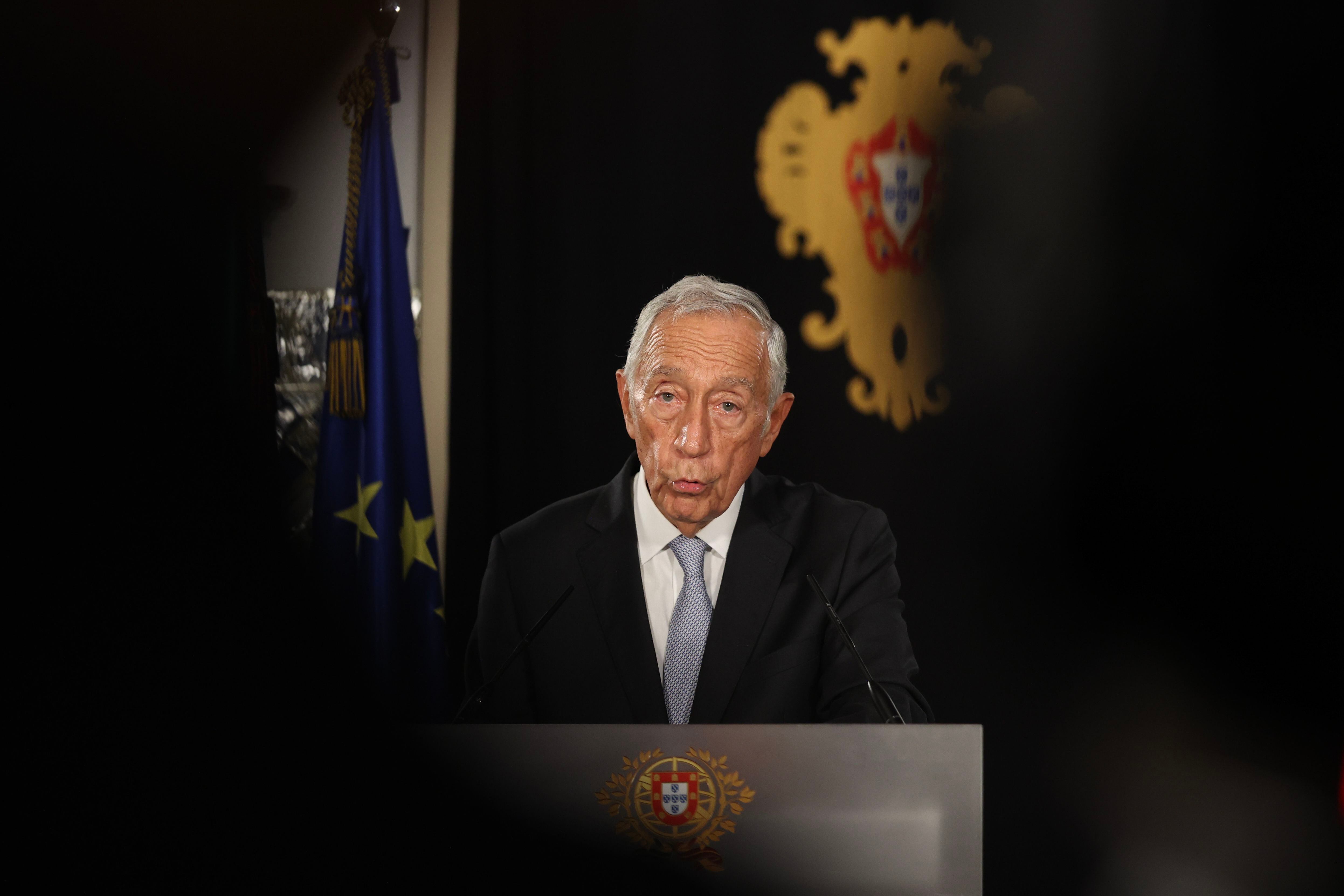 El presidente portugués, Marcelo Rebelo de Sousa, el jueves en el Palacio de Belém, durante el discurso a la nación para anunciar la convocatoria de elecciones anticipadas.