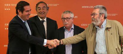 Representantes de Cepyme, Ceoe, CC OO y UGT, el pasado julio.