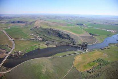 Vista del campo de batalla, atravasado por el río Guadiana.