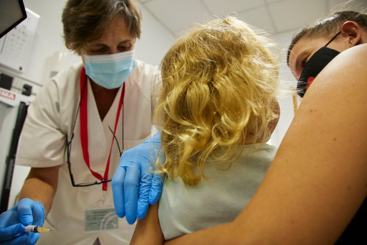 Influenza vaccine to be extended to children from six months to five years in all of Spain for the first time | Society