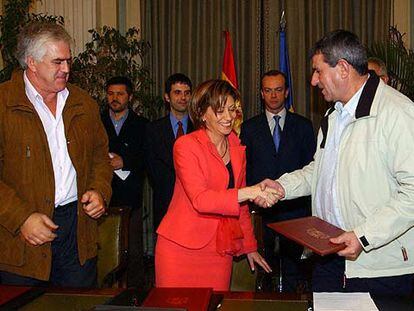 La ministra de Agricultura, Elena Espinosa, tras la firma del acuerdo con las organizaciones UPA y COAG.