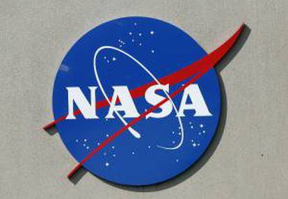 Logo de la NASA en las afueras del Centro Espacial Johnson en Houston (EEUU). EFE/Archivo