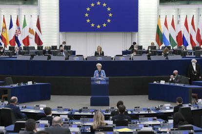 La presidenta de la Comisión Europea, Ursula von der Leyen, en el Parlamento Europeo, el pasado 16 de febrero.