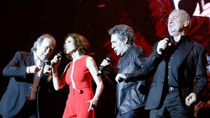 Joan Manuel Serrat, Ana Bel&eacute;n, Miguel R&iacute;os y V&iacute;ctor Manuel, en un concierto en Madrid.