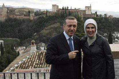 Erdogan y su esposa, Emine, visitan La Alhambra en enero de 2008.