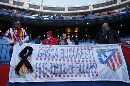 Pancartas en el Calderón