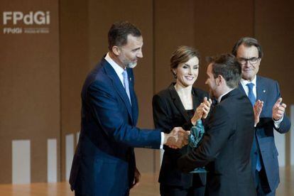 El Reis i Artur Mas a l'entrega del premi a Samuel Sánchez Ordóñez.