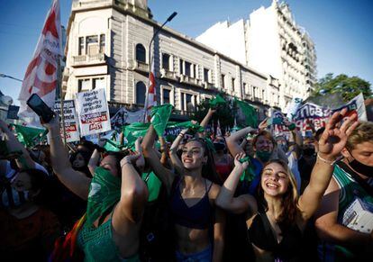 El proyecto de ley ha sido redactado y enviado al Congreso por el Ejecutivo de Alberto Fernández, lo que aumenta las esperanzas del feminismo de que se apruebe.