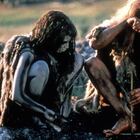 Fotograma de la película En busca del fuego (1981), de Jean-Jacques Annaud