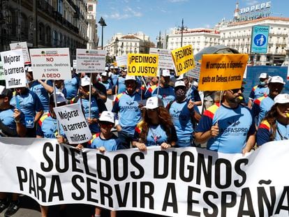 Manifestación convocada por las asociaciones de militares Asfaspro, ATME y UMT para reivindicar una carrera y unas retribuciones "dignas", el 25 de junio en Madrid.