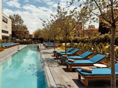 Piscina del hotel Sofía de Barcelona.