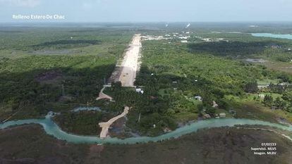 El 7 de julio las obras del Tren Maya invadieron el cauce del estero de Chac (Quintana Roo), provocando más polémica sobre su impacto ambiental.