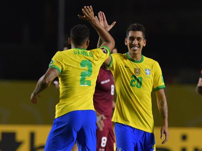 Roberto Firmino celebra su gol en la victoria de Brasil sobre Venezuela (1-0) por las eliminatorias sudamericanas.