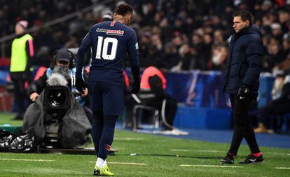 Neymar se retira lesionado el 23 de enero.
