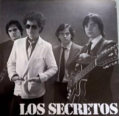Portada del primer disco de Los Secretos, editado en 1981. De izquierda a derecha, Javier Urquijo, Pedro Antonio Díaz (batería, que falleció en 1984), Enrique Urquijo y Álvaro Urquijo. 