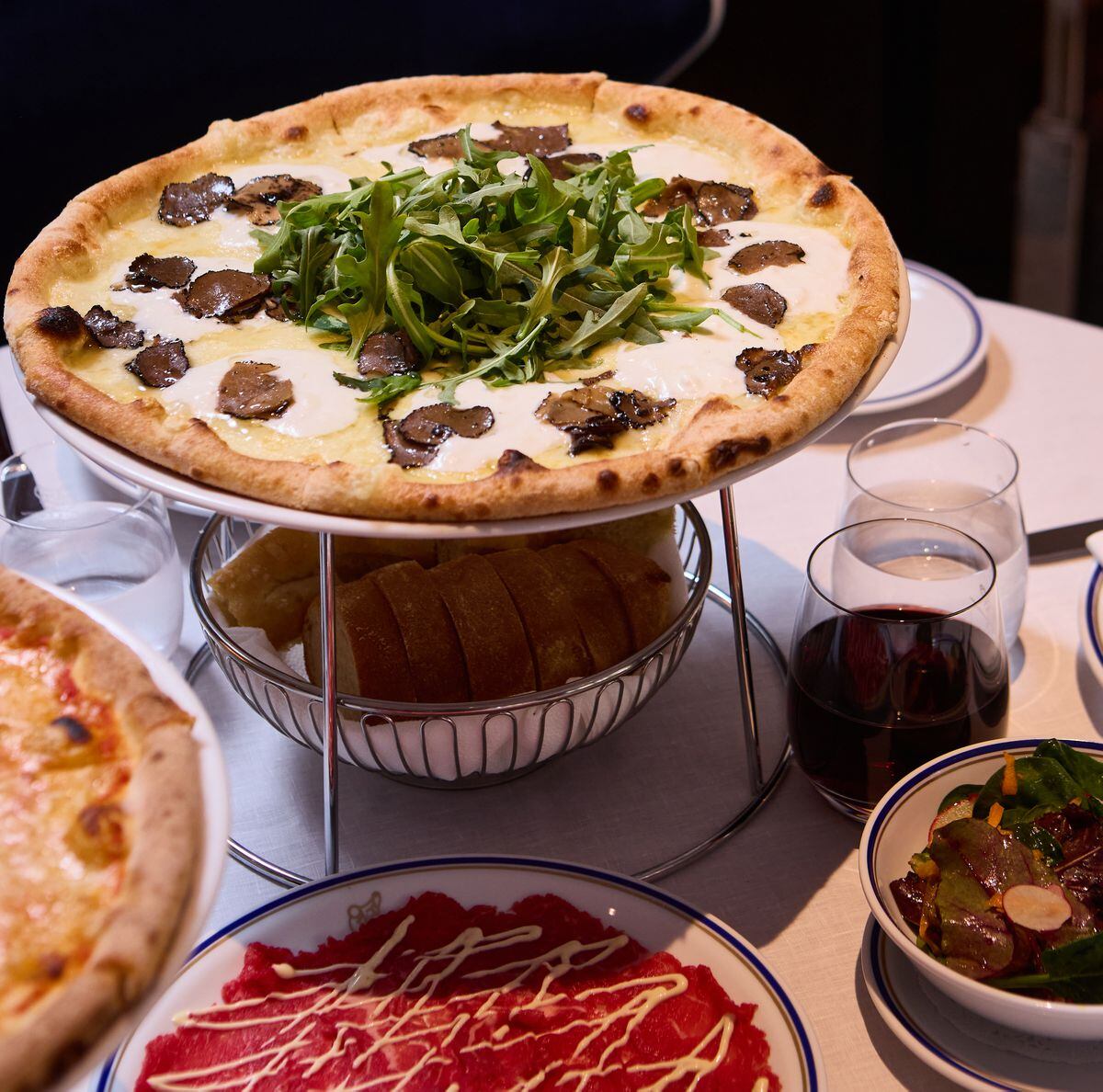 Cipriani power a Marbella: pizza burrata, rucola e tartufo nero a 75 euro?  |  Gastronomia: ricette, ristoranti e bevande
