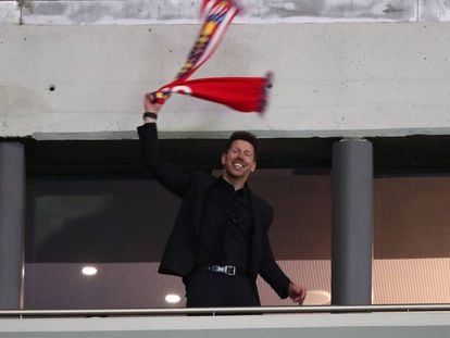 Simeone celebra el pase a la final desde un palco del Wanda Metropolitano.