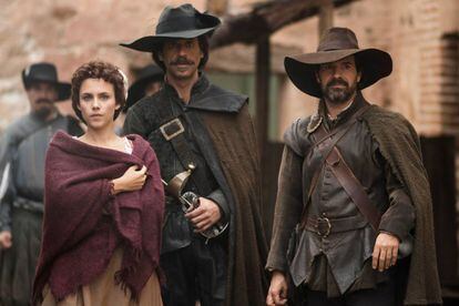 'El Ministerio del Tiempo' ha sido posiblemente la mayor revelación de la ficción nacional en 2015. Convertida en fenómeno transmedia, la serie de Televisión Española centrada en una patrulla de viajeros en el tiempo que tiene por misión mantener la Historia tal como transcurrió se ganó con su mezcla de aventuras, acción, humor y ciencia-ficción un hueco entre los 'seriéfilos' españoles.