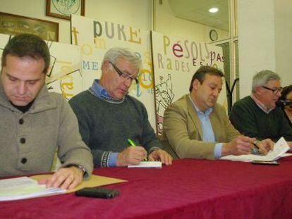 Los portavoces de la oposici&oacute;n Amadeu Sanchis, Joan Rib&oacute; y Vicent Sarri&agrave; en la asamblea de Aumsa. 