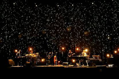 Bob Dylan y su banda en el escenario de Salamanca.